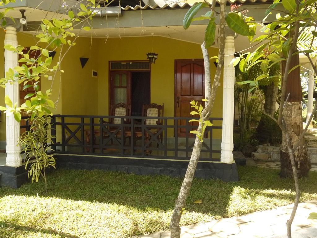Traveller'S Home Hotel Tissamaharama Bilik gambar
