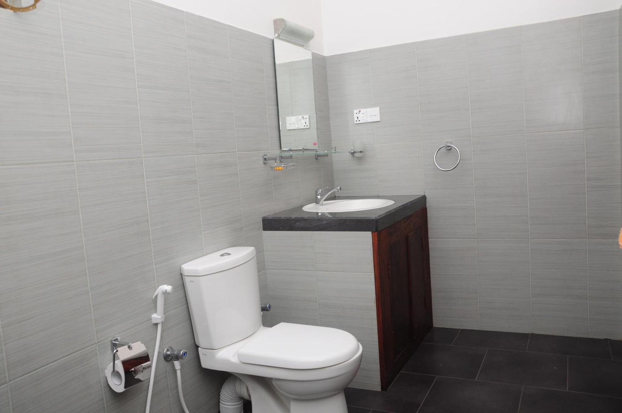 Traveller'S Home Hotel Tissamaharama Bilik gambar