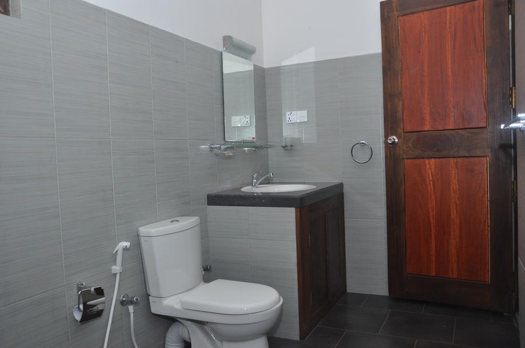 Traveller'S Home Hotel Tissamaharama Luaran gambar