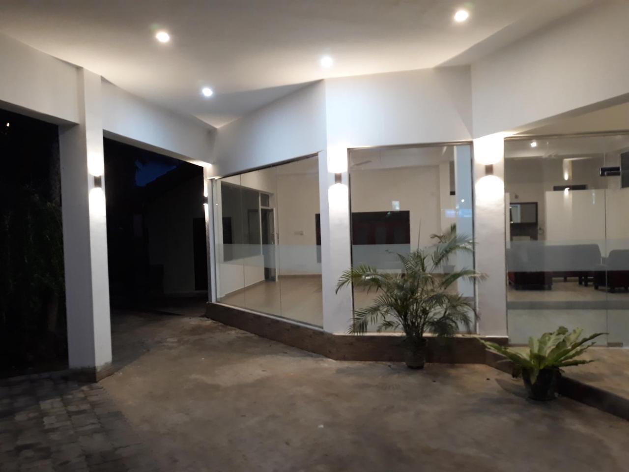 Traveller'S Home Hotel Tissamaharama Luaran gambar