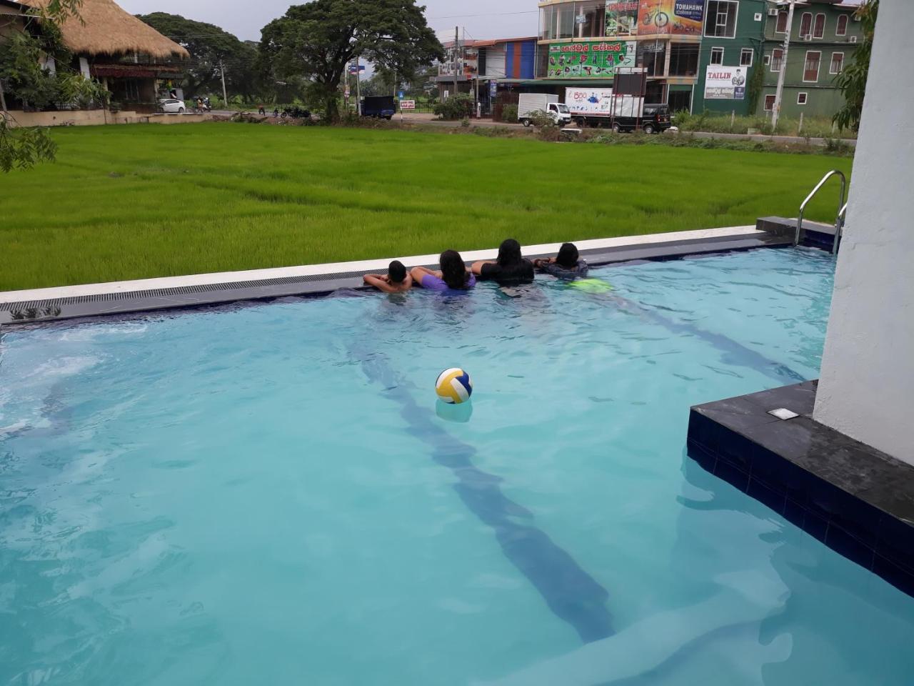 Traveller'S Home Hotel Tissamaharama Luaran gambar
