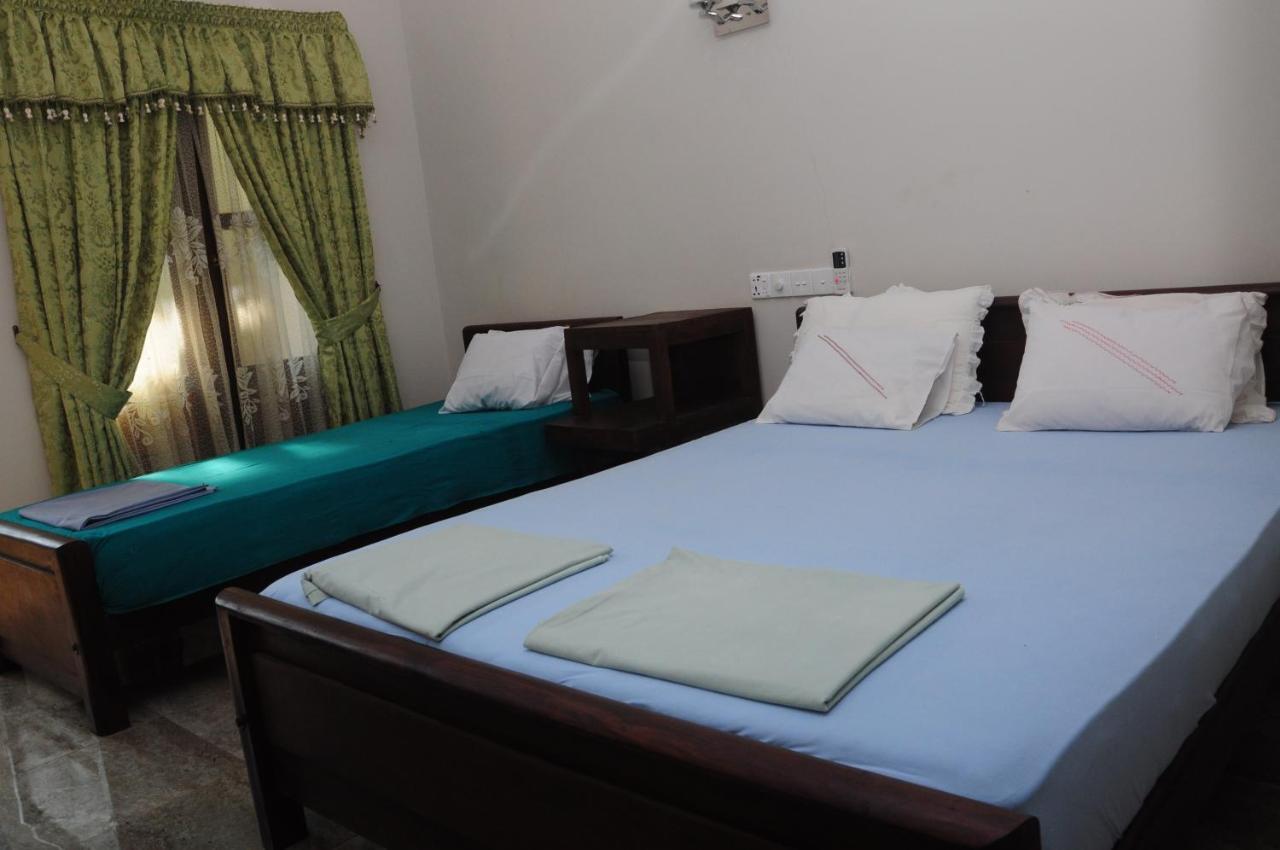 Traveller'S Home Hotel Tissamaharama Bilik gambar