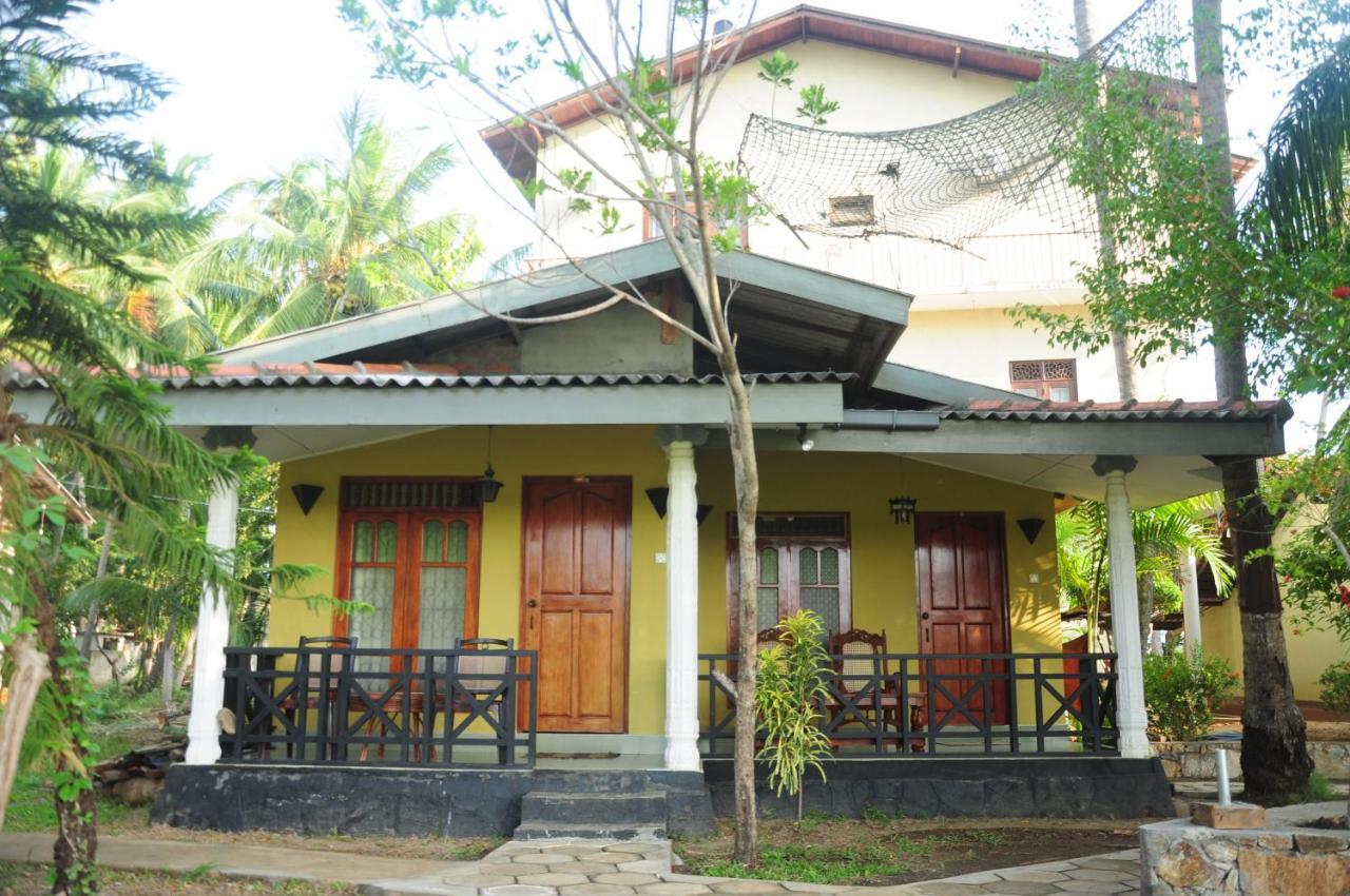 Traveller'S Home Hotel Tissamaharama Bilik gambar